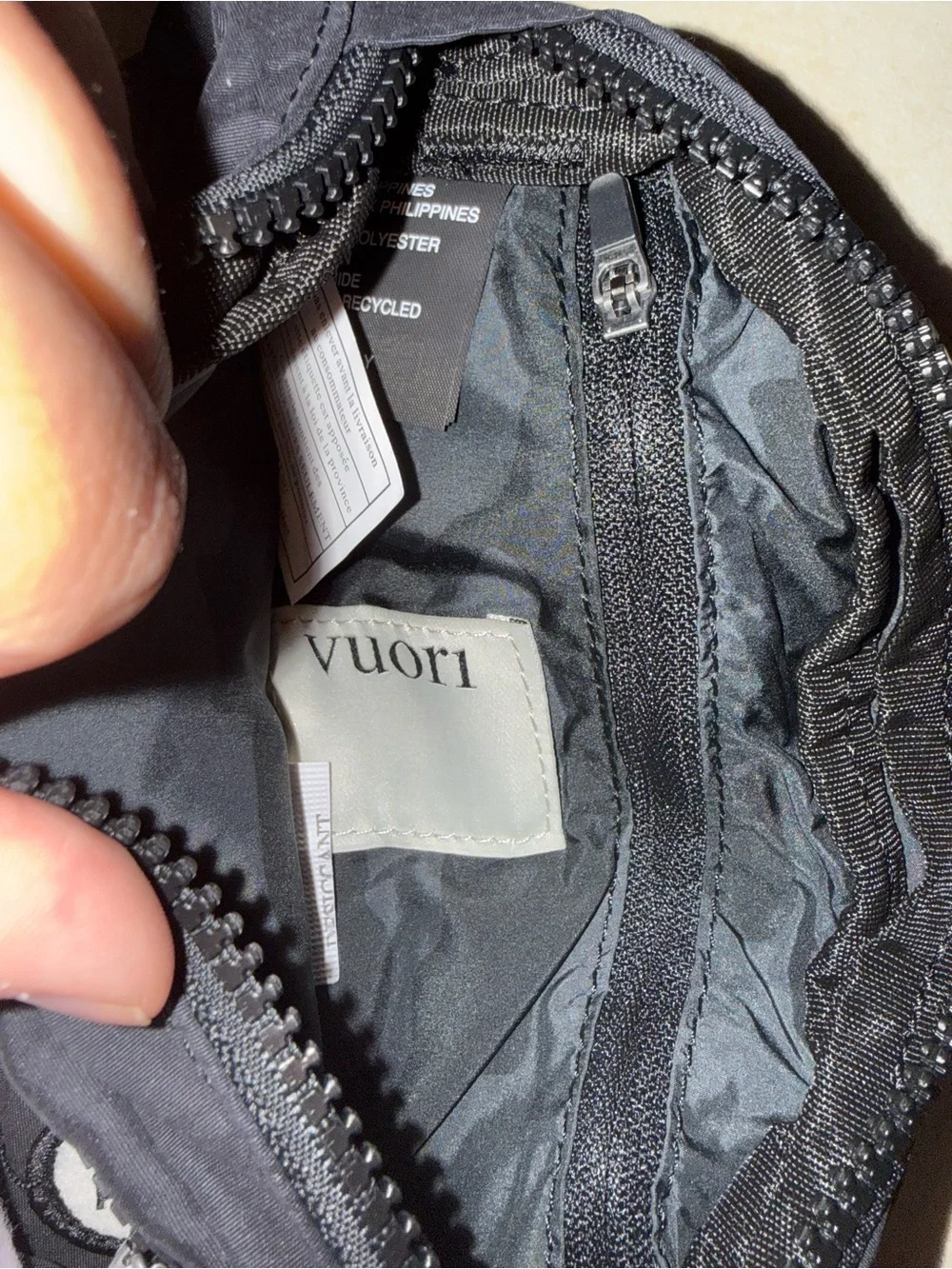 NWT Vuori Black Hip pack performance waist Fanny pack unisex - Picture 3 of 6